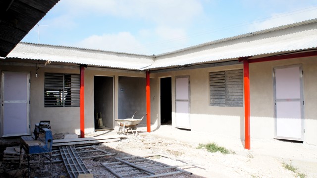 Construyen nueva escuela en asentamiento del municipio Amancio. Foto: Bárbara Borrás Aguilar.