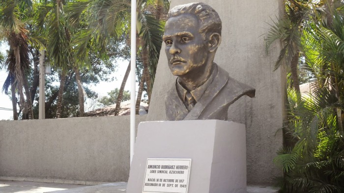 Monumento al líder azucarero Amancio Rodríguez Herrero, asesinado el 18 de septiembre de 1949 Monumento al líder azucarero Amancio Rodríguez Herrero, asesinado el 18 de septiembre de 1949