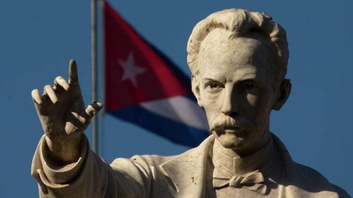 El Día de la Bandera resulta ocasión propicia para reflexionar sobre nuestra enseña nacional –la bandera de Martí. Foto: Juvenal Balán.
