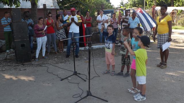 Talento cultural infantil del barrio actúa para la comunidad. Foto: Niria Isabel Cardoso Estrada Talento cultural infantil del barrio actúa para la comunidad. Foto: Niria Isabel Cardoso Estrada