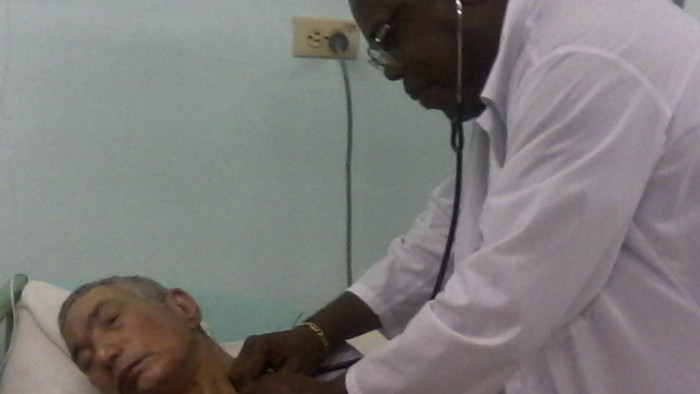 Dr. Angel Máximo Hernández Mensoney, especialista en Medicina General Integral. Foto: Nelsy Rubén Larroche.