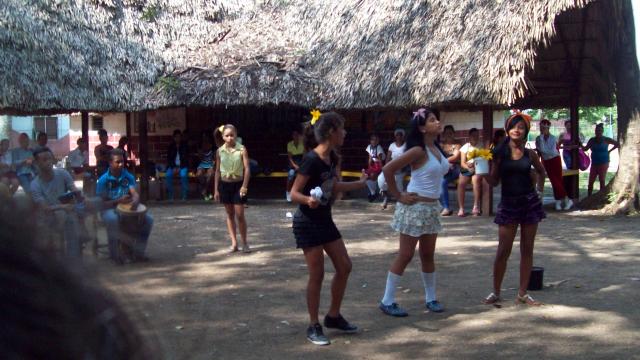 Instructores de artes desarrollan actividades en etapa de verano Instructores de artes desarrollan actividades en etapa de verano
