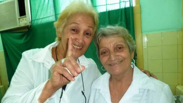 Adela Pérez Osorio y Amparo González Laguarda.