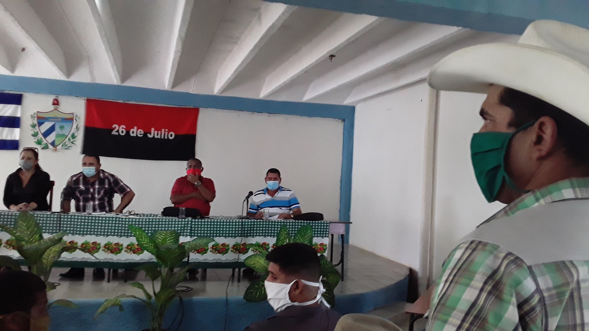 Intercambio con productores locales de alimentos en Amancio. Foto: Ana Iris Figueredo Torres