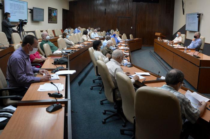  En la reunión se informó que a partir del 10 de enero, todos los viajeros que lleguen al país deberán portar un PCR en tiempo real realizado, como máximo, 72 horas antes por laboratorios certificados de los países de origen. Foto: Estudios Revolución 