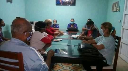 Intercambian autoridades políticas y gubernamentales con profesionales de la prensa en Amancio. Foto: Ana Iris Figueredo Torres