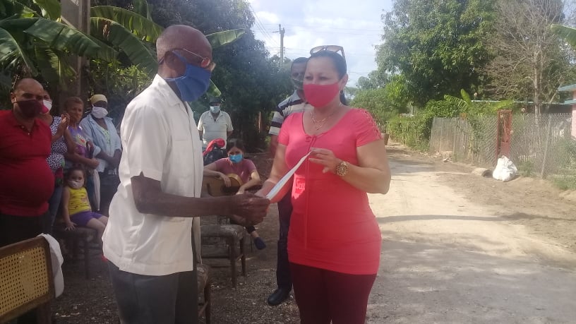 Reconocen en Amancio a fundadores del PCC. Foto: Danay Naranjo Viñales