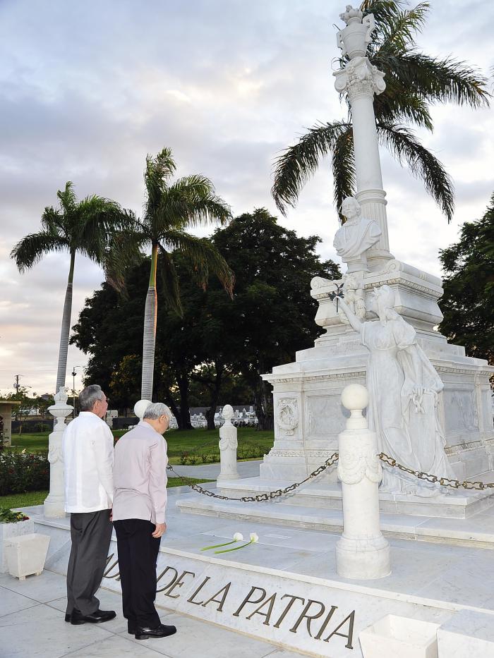También llegaron hasta el monumento erigido a la memoria del Padre de la Patria, Carlos Manuel de Céspedes. Foto: Estudios Revolución 