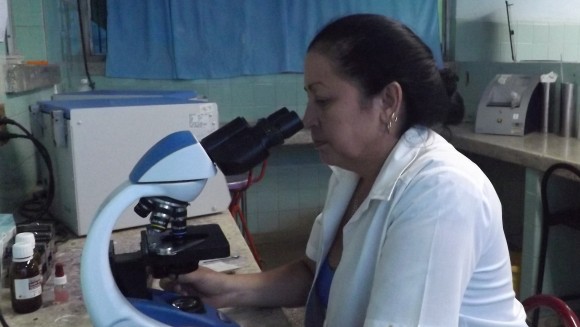 Maridelka Paneque Méndez, jefa del departamento de estudios clínicos. Foto: Niria Isabel Cardoso Estrada.