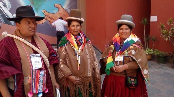 Indígenas bolivianas llevaron sus artesanías a la Cumbre de los Pueblos. Foto: Marina Menéndez.
